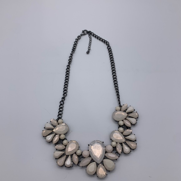 Vintage UV Lucite Ivory Cream Faced Acrylic Statement Necklace With Ornate Chain - Picture 8 of 11